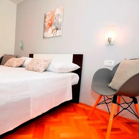 New And Sunny 5 Min From Beach Trstenik شقة