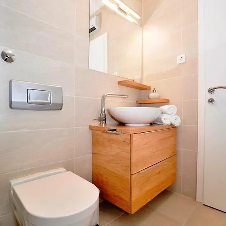 شقة New And Sunny 5 Min From Beach Trstenik سبليت