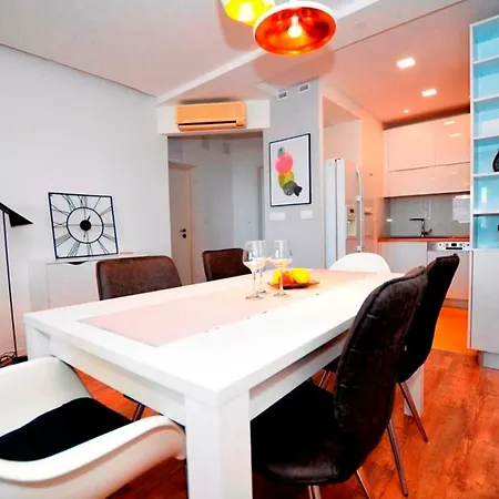 شقة New And Sunny 5 Min From Beach Trstenik