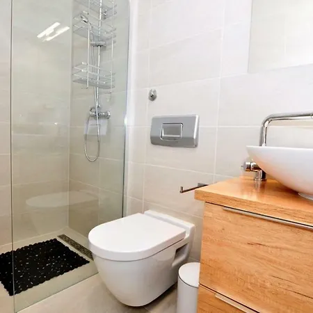 New And Sunny 5 Min From Beach Trstenik * سبليت
