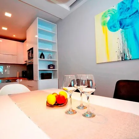 New And Sunny 5 Min From Beach Trstenik شقة سبليت