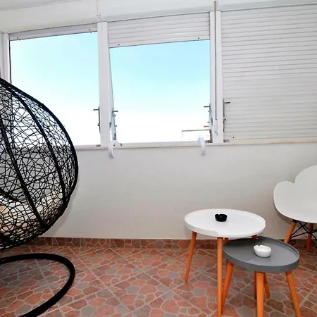 New And Sunny 5 Min From Beach Trstenik شقة سبليت